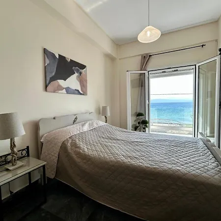 Helen's Seaview *