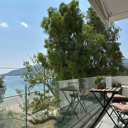 Lejlighed Helen's Seaview Aliveri
