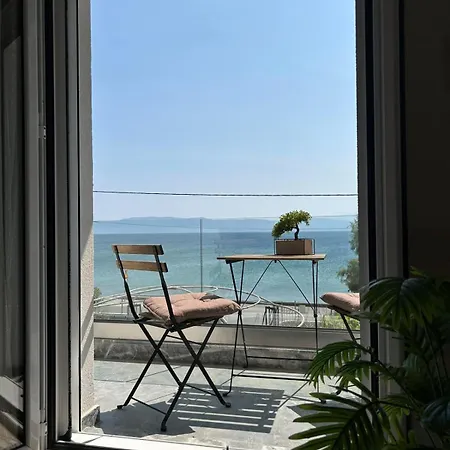 Helen's Seaview Appartement *